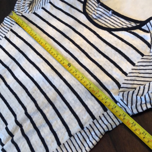 Vince Linen Striped long sleeved lightweight semi-sheer comfy top - Picture 8 of 11